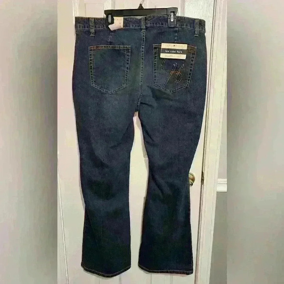 Tommy Hilfiger NWT Women’s size 16 flare denim jeans - Picture 2 of 9